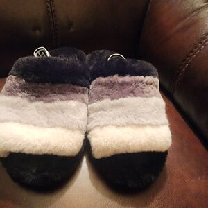 UGGS slippers